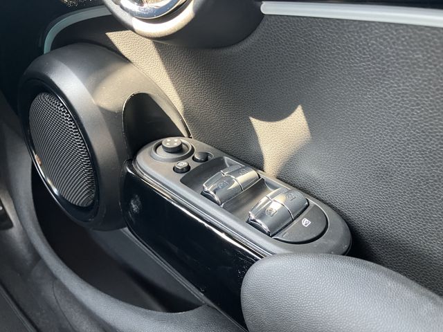 BMW MINI COOPER D 5DOOR 2023 Image 31