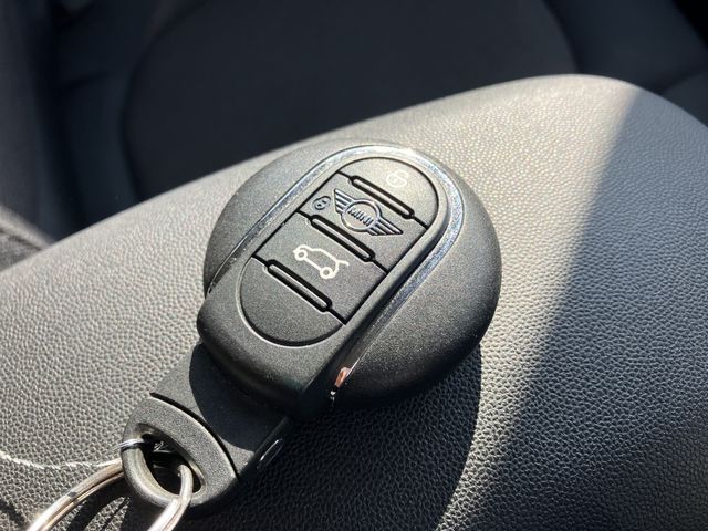 BMW MINI COOPER D 5DOOR 2023 Image 31