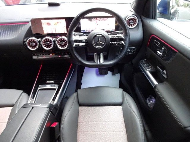 MERCEDES BENZ EQA 2024 Image 31