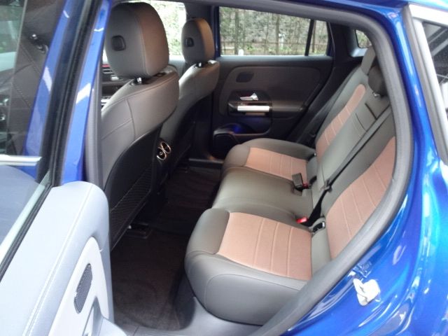 MERCEDES BENZ EQA 2024 Image 31