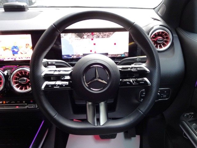 MERCEDES BENZ EQA 2024 Image 31