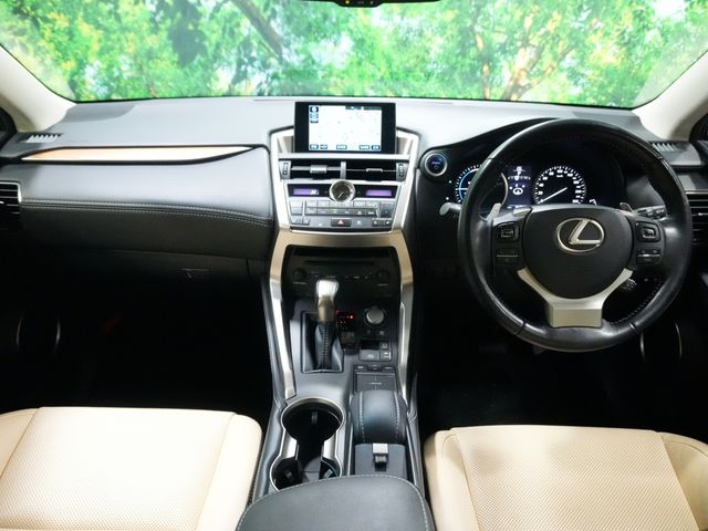 TOYOTA LEXUS NX300H 2015 Image 31