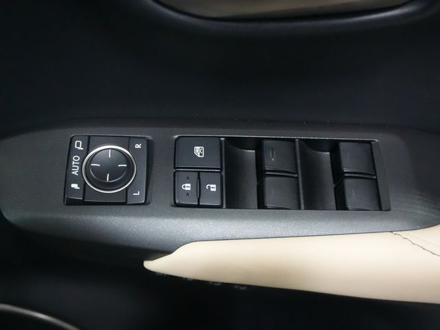 TOYOTA LEXUS NX300H 2015 Image 31