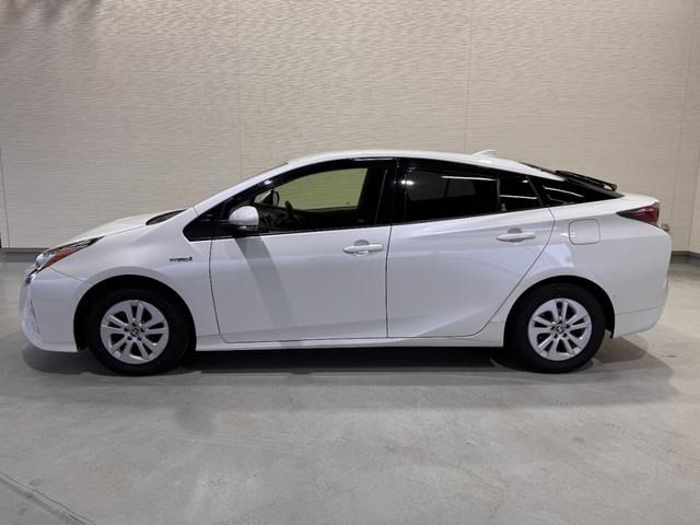 TOYOTA PRIUS 2017 Image 31