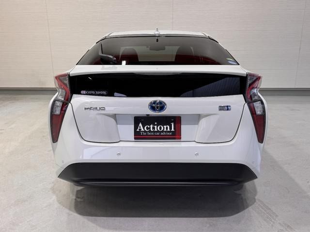 TOYOTA PRIUS 2017 Image 31