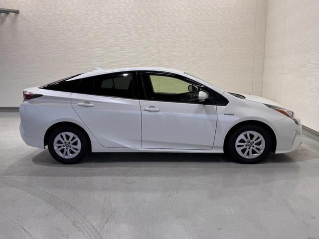 TOYOTA PRIUS 2017 Image 31