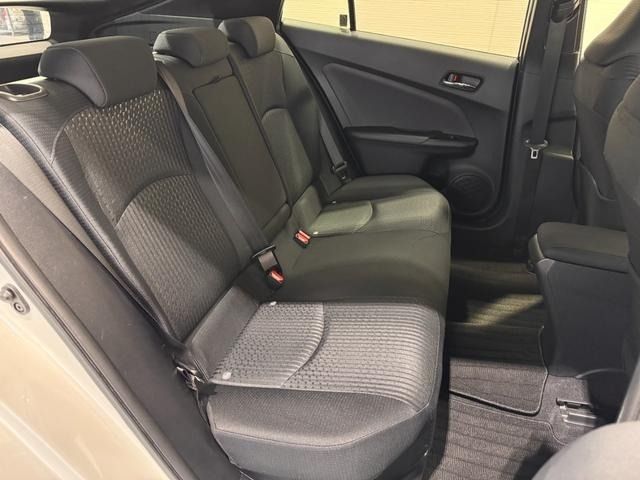 TOYOTA PRIUS 2017 Image 31