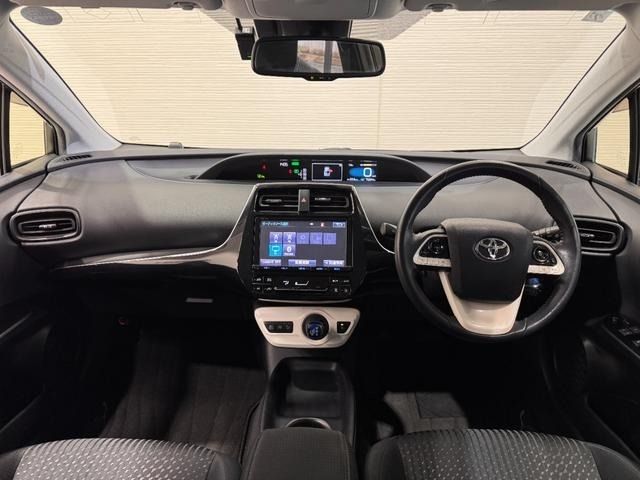TOYOTA PRIUS 2017 Image 31