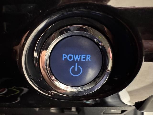 TOYOTA PRIUS 2017 Image 31