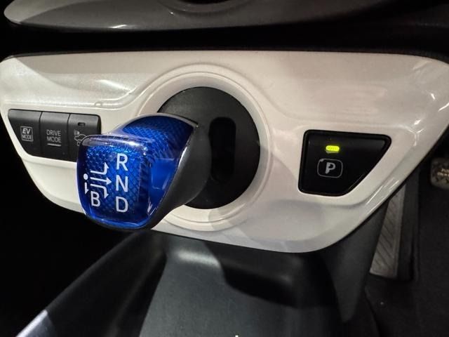 TOYOTA PRIUS 2017 Image 31