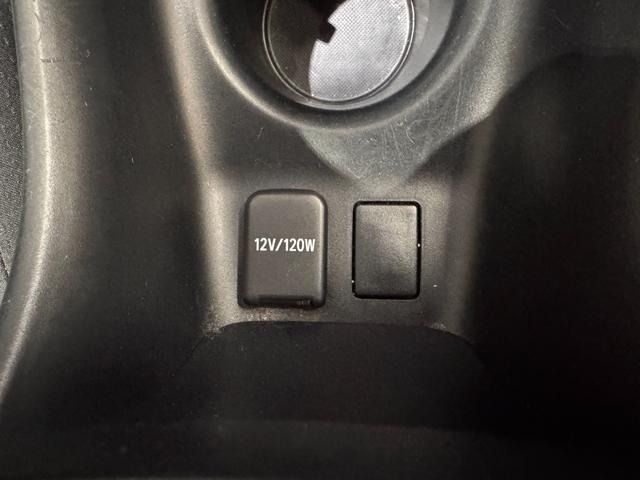 TOYOTA PRIUS 2017 Image 31