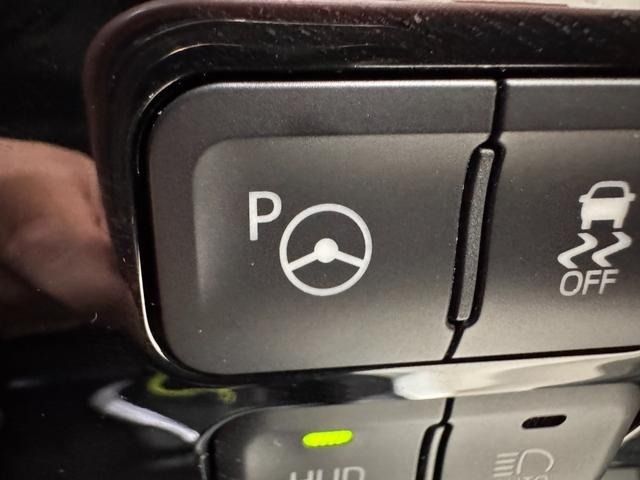 TOYOTA PRIUS 2017 Image 31