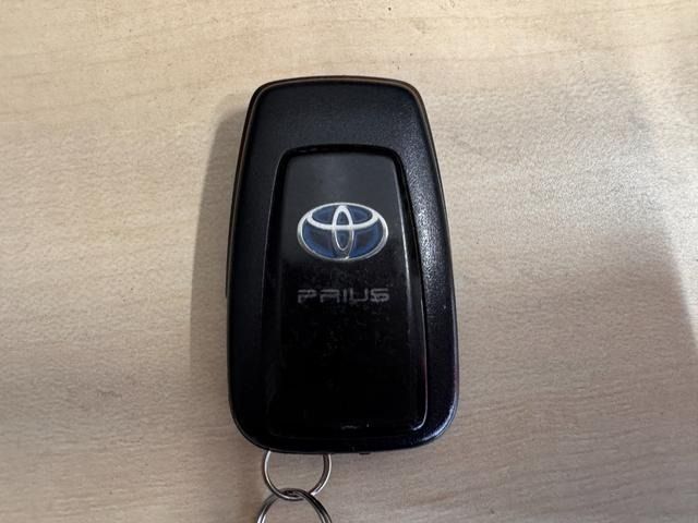 TOYOTA PRIUS 2017 Image 31