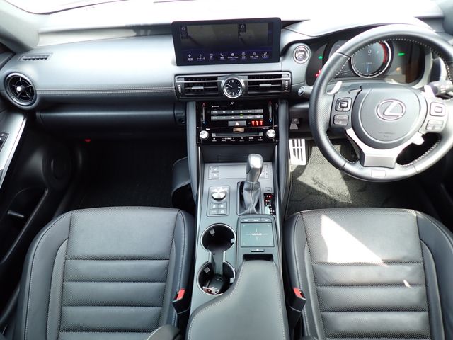 TOYOTA LEXUS IS300H 2023 Image 31