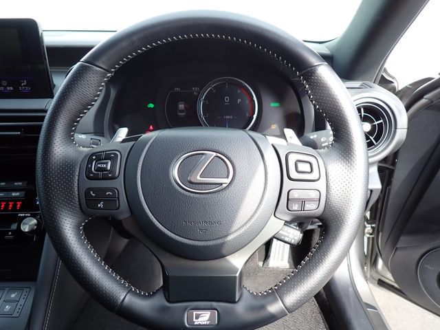 TOYOTA LEXUS IS300H 2023 Image 31