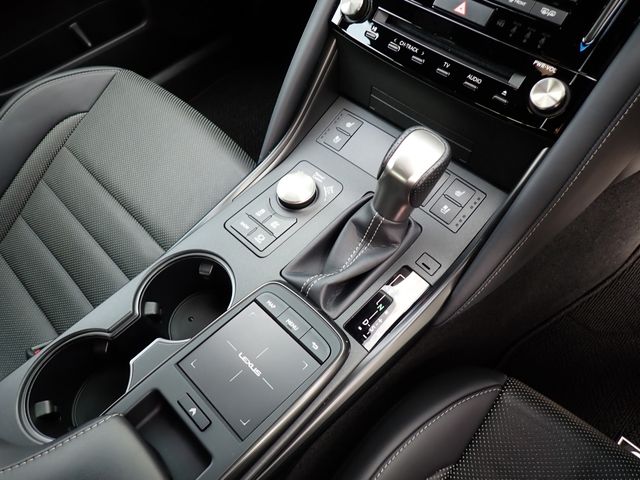 TOYOTA LEXUS IS300H 2023 Image 31