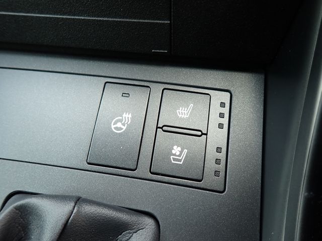 TOYOTA LEXUS IS300H 2023 Image 31