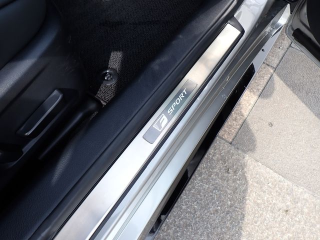 TOYOTA LEXUS IS300H 2023 Image 31