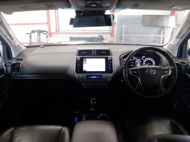 TOYOTA LANDCRUISER PRADO 2019 Image 31