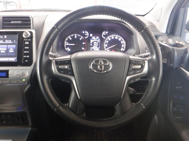 TOYOTA LANDCRUISER PRADO 2019 Image 31