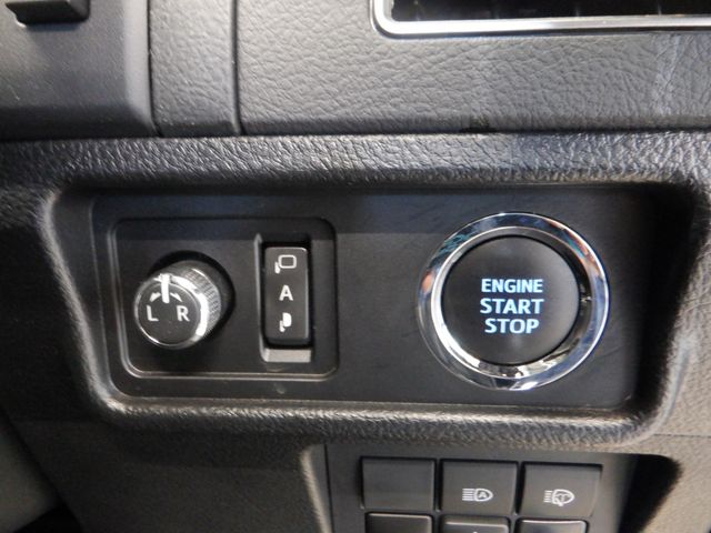 TOYOTA LANDCRUISER PRADO 2019 Image 31