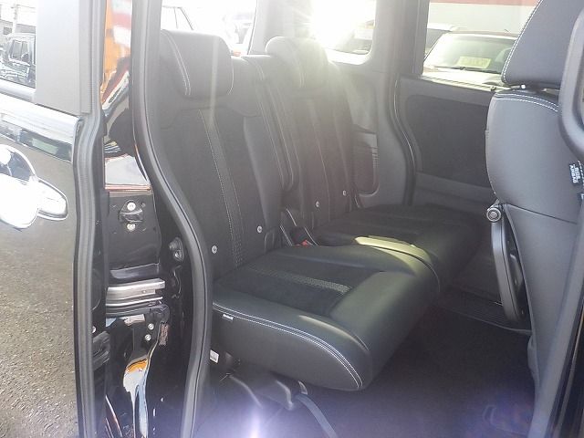 HONDA N BOX CUSTOM 2023 Image 31