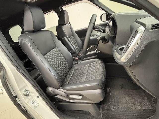 TOYOTA VOXY HYBRID 2022 Image 31