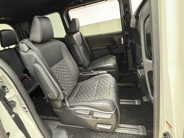 TOYOTA VOXY HYBRID 2022 Image 31