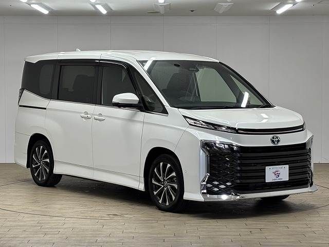 TOYOTA VOXY HYBRID 2022 Image 31