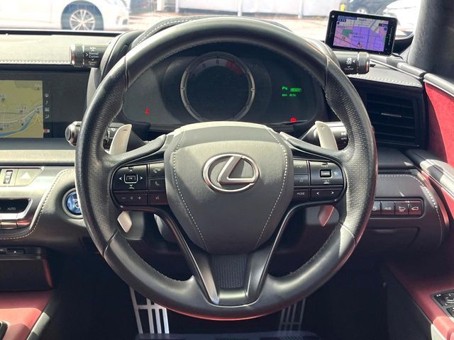 TOYOTA LEXUS LC500H 2017 Image 31