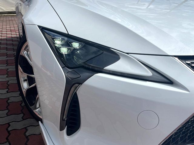 TOYOTA LEXUS LC500H 2017 Image 31