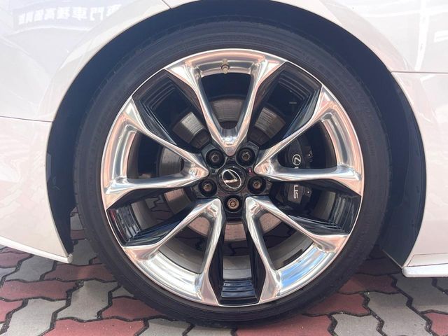 TOYOTA LEXUS LC500H 2017 Image 31