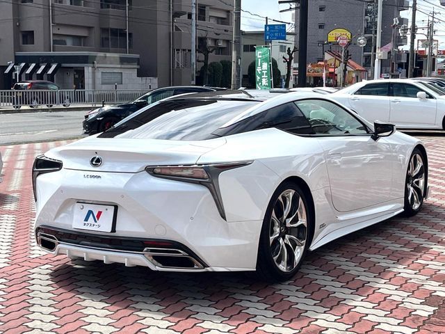 TOYOTA LEXUS LC500H 2017 Image 31
