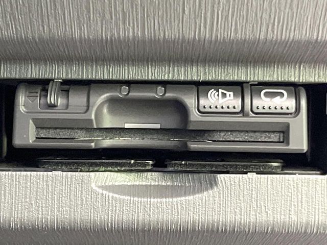 TOYOTA PRIUS ALPHA 2013 Image 31