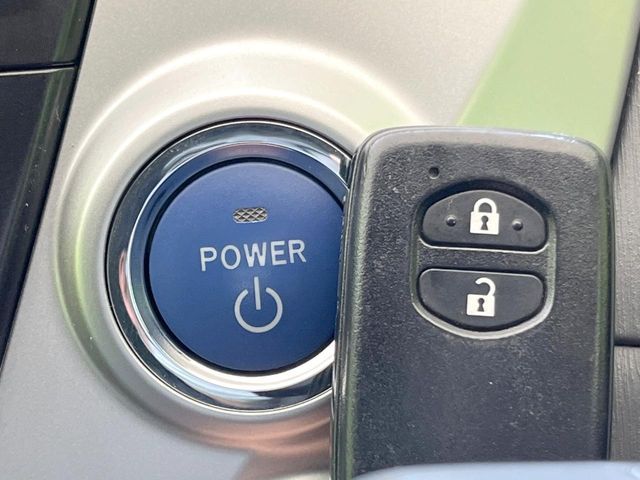 TOYOTA PRIUS ALPHA 2013 Image 31