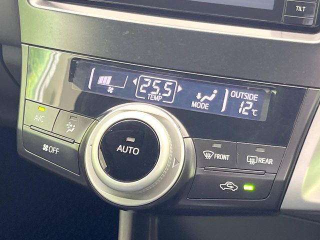 TOYOTA PRIUS ALPHA 2013 Image 31