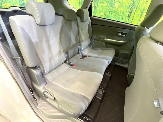 TOYOTA PRIUS ALPHA 2013 Image 31