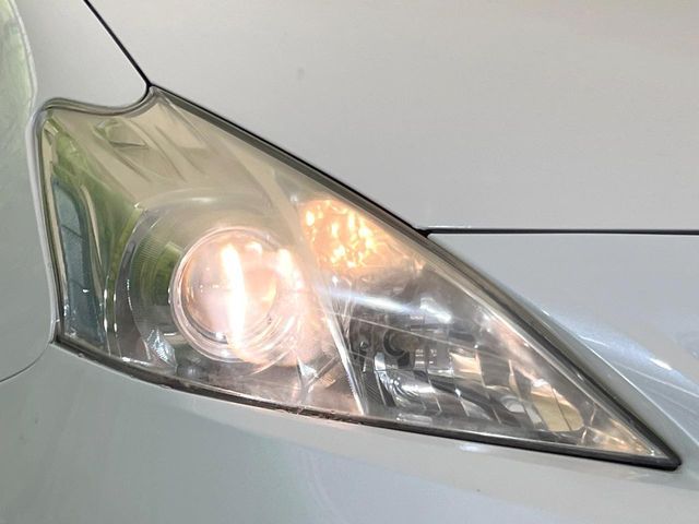 TOYOTA PRIUS ALPHA 2013 Image 31