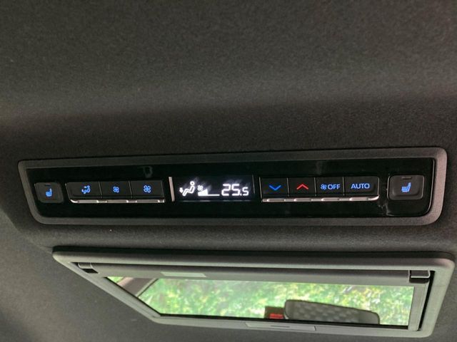 TOYOTA VOXY HYBRID 2023 Image 31