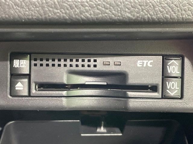 TOYOTA VOXY 2012 Image 31