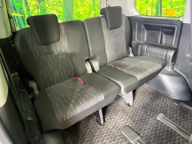 TOYOTA VOXY 2012 Image 31