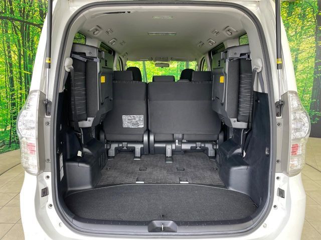 TOYOTA VOXY 2012 Image 31