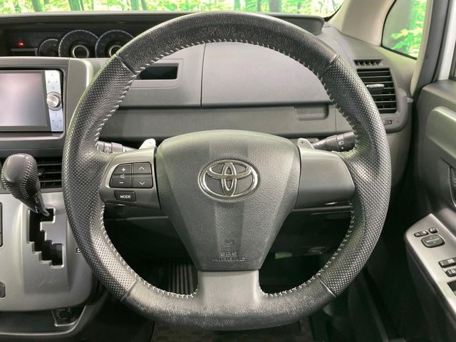 TOYOTA VOXY 2012 Image 31