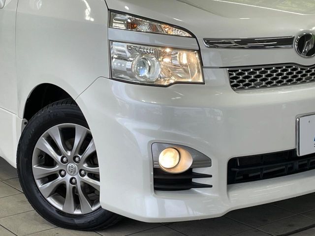 TOYOTA VOXY 2012 Image 31