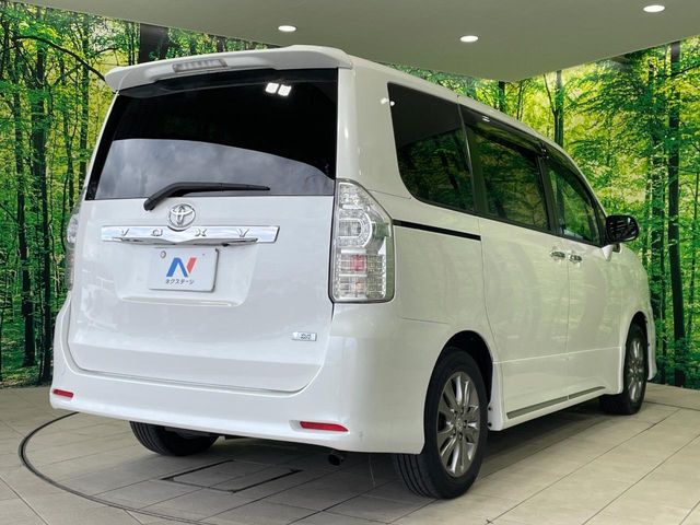 TOYOTA VOXY 2012 Image 31