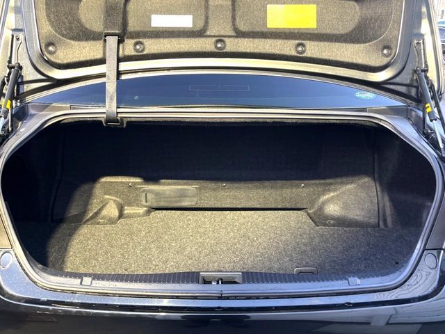 TOYOTA CROWN SEDAN HYBRID 2018 Image 31