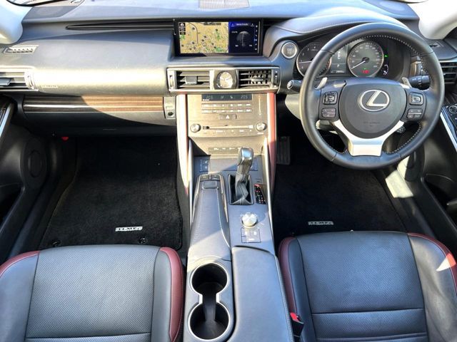TOYOTA LEXUS IS300 2018 Image 31