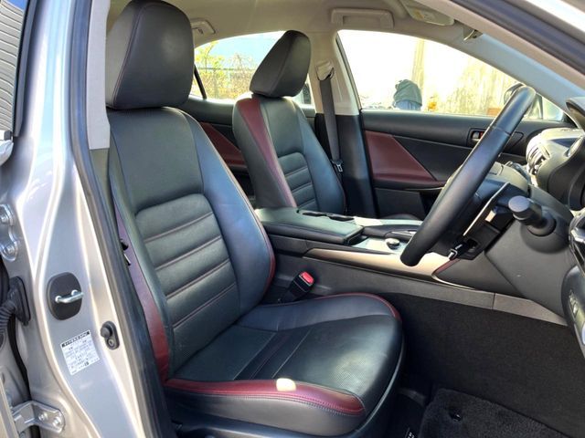 TOYOTA LEXUS IS300 2018 Image 31