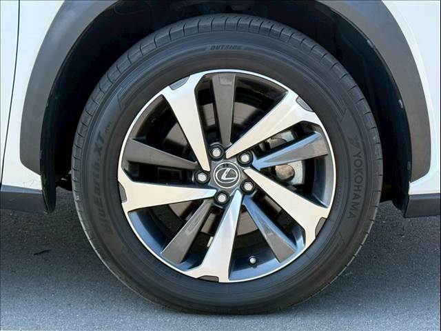 TOYOTA LEXUS NX300H 2019 Image 31