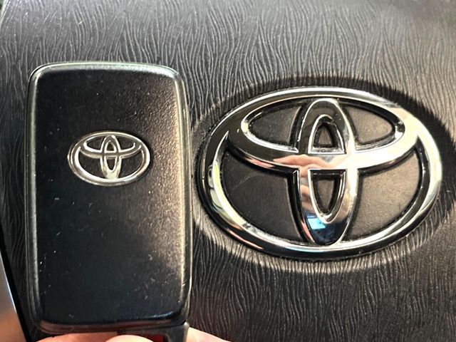 TOYOTA PRIUS 2015 Image 31